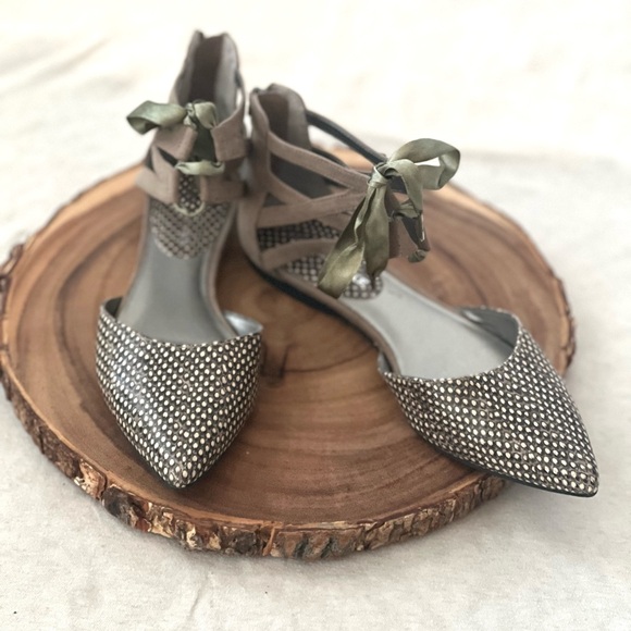 Audrey Brooke Gray and Green Strappy Flats - Picture 2 of 5